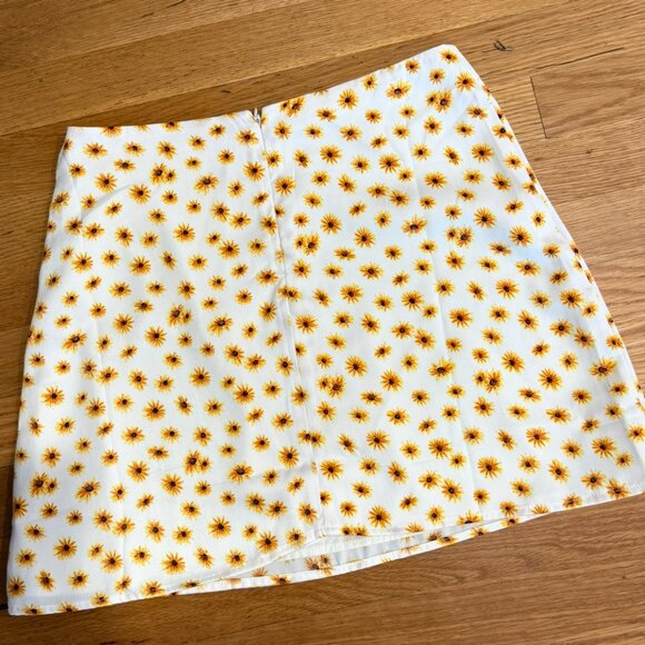 We Wore What - Ditsy Daisy Mini Skirt - Small - Picture 3 of 3